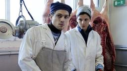 Liljana und ihr Bruder Victor arbeiten in der Fleischfabrik von Merklinger.
