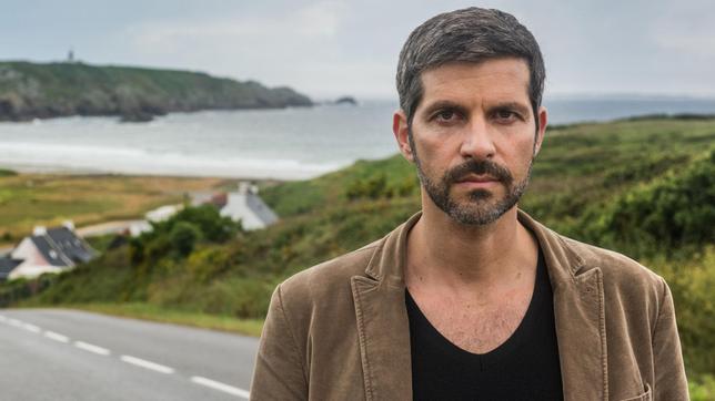 Bild: ARD Degeto/Wolfgang Ennenbach Auch wenn sich der Pariser Kommissar Georges Dupin (Pasquale Aleardi) inzwischen gut in seiner neuen Heimat eingelebt hat, bleibt die Bretagne in vielerlei Hinsicht ein Mysterium für ihn.