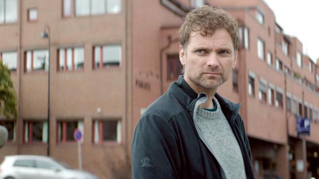 Bild: ARD Degeto Film/Viaplay Der damalige Ermittler Kvammen (Morten Svartveit) wurde für die Wiederaufnahme des Vaterland-Falls wieder eingestellt