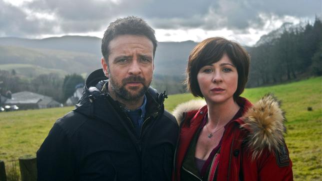 Bild: ARD Degeto Insepctor Tom Mathias (Richard Harrington) und seine Kollegin Mared Rhys (Mali Harris) ermitteln.