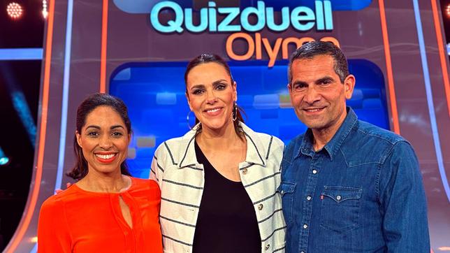 Bild: ARD/ITV Studios Moderatorin Esther Sedlaczek mit den Kandidaten des Teams "Heute": Jana Pareigis und Mitri Sirin