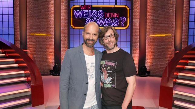 Bild: ARD/Morris Mac Matzen Die beiden Schauspieler Christoph Maria Herbstund Oliver Koritke treten bei "Wer weiß denn sowas?" gegeneinander an.