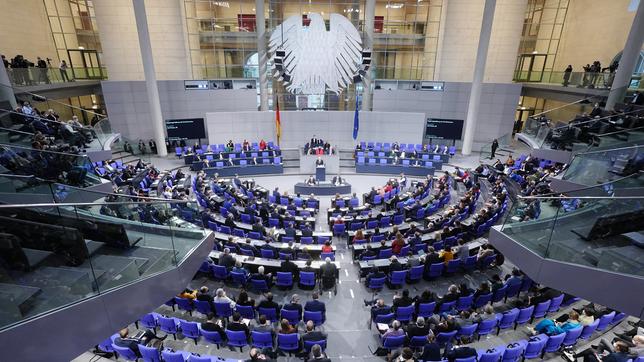 Bundeskanzler Olaf Scholz (SPD) gibt im Bundestag eine Regierungserklärung ab.