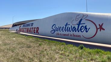 Ein Windturbinenblatt mit der Aufschrift "Sweetwater"