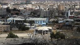 Eine Getreide-Lagerhalle in Sanaa, zerstört durch einen Luftangriff der saudi-arabischen Koalition. In der Nähe lagern auch Nahrungsvorräte der Armee, vermutlich waren sie das Ziel. Mindestens zwei unbeteiligte Zivilisten starben bei dem Angriff. 