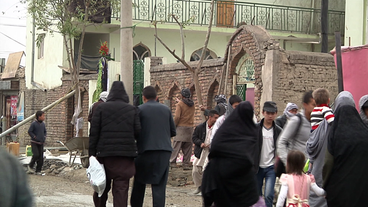 Menschen auf Straße in Kabul