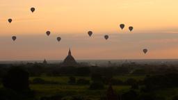 Heißlufballons am Himmel von Bagan