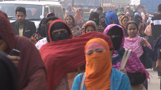 Bangladesch: Vor allem Frauen finden Arbeit in der Textilfabrik