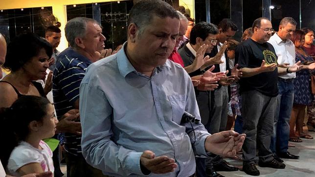Beten für Bolsonaro – Anhänger der Evangelikalen Freikirche sind für den Rechtspopulisten