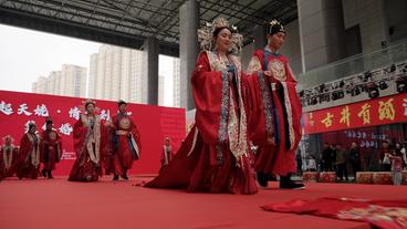 China: Hochzeitszeremonie in China im Jahr des Drachens.