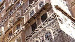 Sanaa hat die schönste Altstadt aller Hauptstädte des Nahen Ostens. Einzigartige Lehmbauten sind mehrere hundert Jahre alt. Man ahnt wie malerisch der Orient hier einmal war.