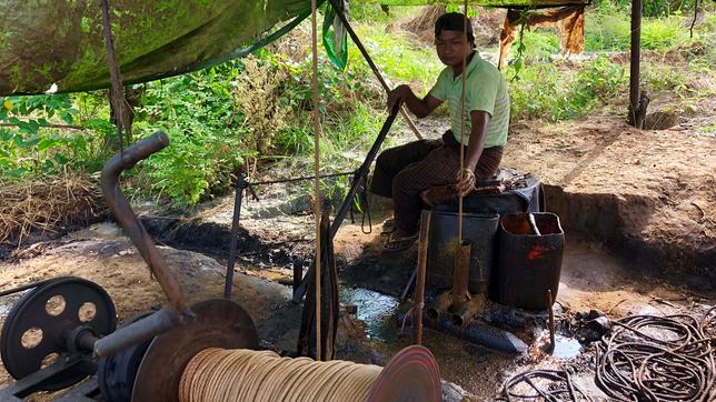 Myanmar: Ölförderung in Handarbeit