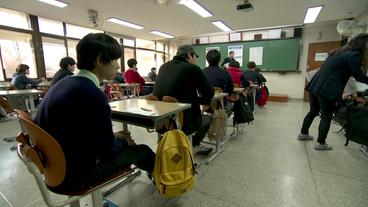 Schüler in Südkorea in einem Klassenraum