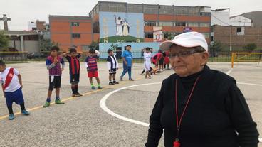 Peru: 92 Jahre alt und immer noch auf dem Fußballplatz – Trainerin Maria Angélica Ramos