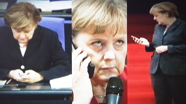 Angela Merkel mit Handy