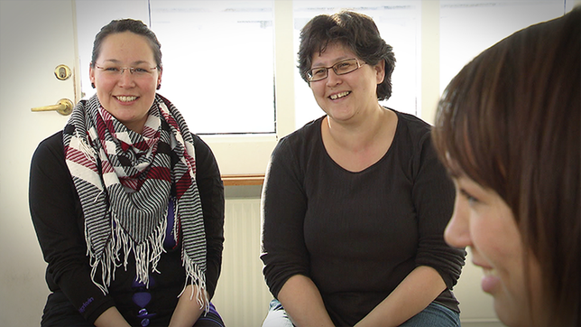 Bild: SWR Frauen warten beim Friseur