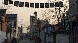 Die Straße mit den Moscheen im Dorf Gedangdian (Provinz Henan)
