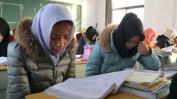 Junge muslimische Frauen im Unterricht