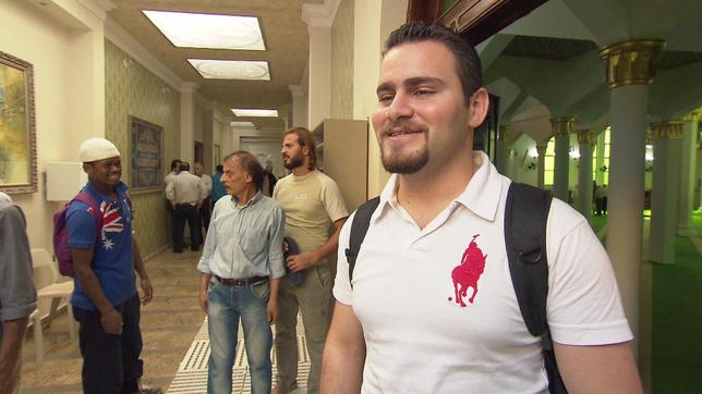 Bild: Bild: BR Ein Syrer in einer Moschee in Brasilien