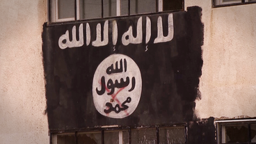 Logo des IS an Häuserwand