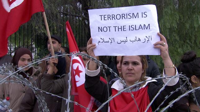 Viele Tunesier sehen in den Terroranschlägen einen Angriff auf die junge Demokratie.