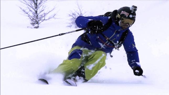 Skifahrer im Tiefschnee.