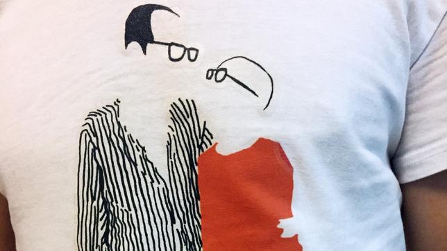 T-Shirt eines Aktivisten, das an Liu Xiaobo und Liu Xia erinnert