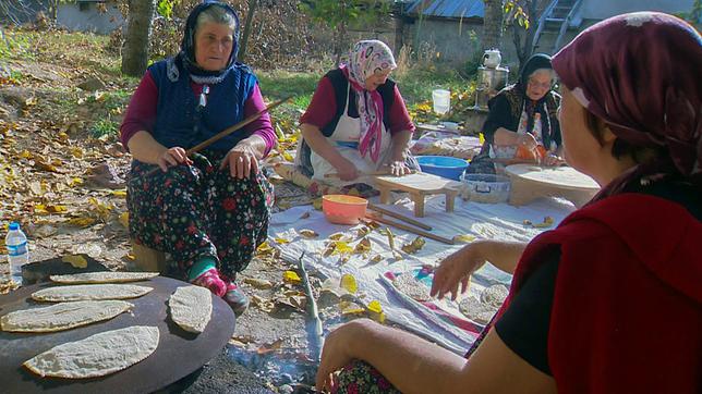 Bild: BR Die Frauen beim Backen