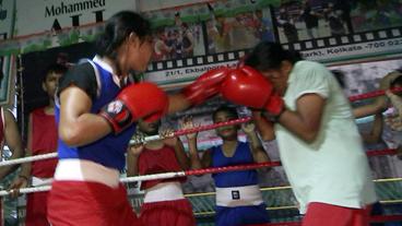 Junge Frauen boxen in Indien – zum Selbstschutz.