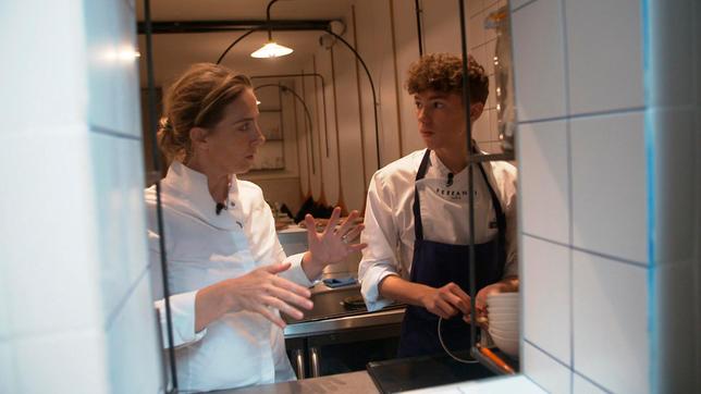 Amandine und ihr Praktikant Lucas. Teil seiner Ausbildung sind Praktika bei angesehenen Köchen wie hier im Pouliche.