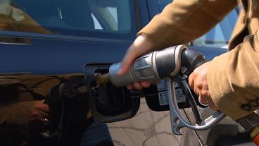 Bild: SR Auto wird betankt