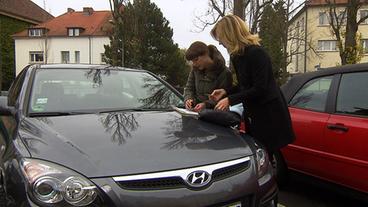 Susanne Gebhardt vor dem Auto