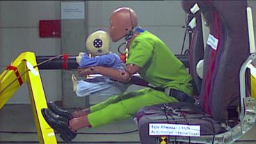 Bild: SWR Crashtest-Dummys im Flugzeug