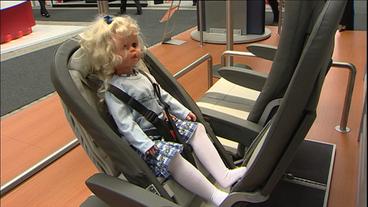 Bild: SWR Spezieller Flugzeug-Kindersitz