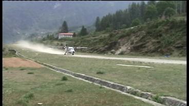Bild: SWR Kleinflugzeug auf holpriger Piste