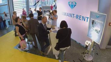 Bild: BR In einem Experiment versuchen wir, die "Diamantrente" an den Mann zu bringen.