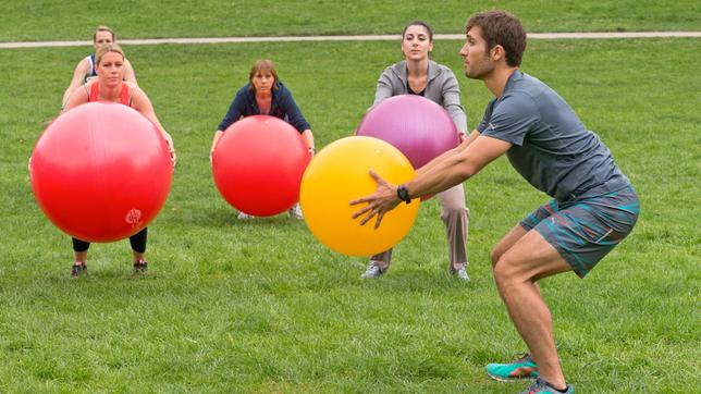 Bild: megaherz/Wolfgang Maria Weber Gymnastik mit Fitnessbällen