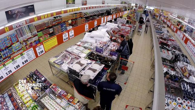 Bild: WDR Aktionsstände in einem Discounter