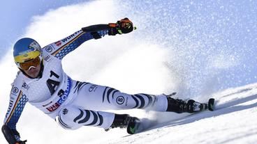 Bild: dpa Felix Neureuther bei der Saisoneröffnung 2016 in Sölden.