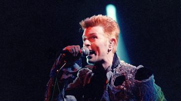 Bildquelle: picture alliance / dpa/ Stringer David Bowie 1996 bei einer Show in Spanien