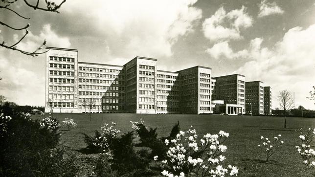 Der Sitz der IG Farben in Frankfurt am Main. Das größte Chemieunternehmen der Welt, führend auch in der Produktion von Arzneimitteln, ließ Medikamente auch an KZ-Häftlingen testen. (Archivfoto)