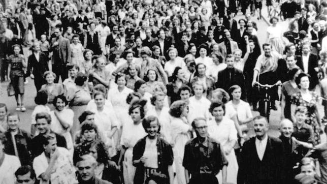 Der Volksaufstand am 17. Juni 1953 in der DDR: auf dem Marktplatz in Halle.