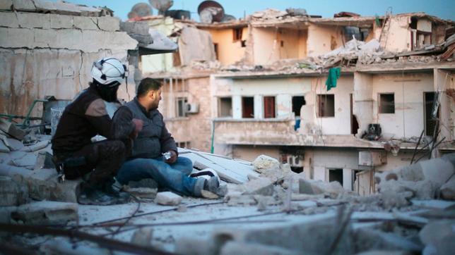 Bildquelle: SWR Protagonist Khaled mit einem Kollegen in Aleppo