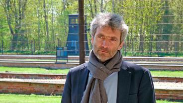 Bild: SWR Kriminalhauptkommissar Stefan Willms vom LKA Düsseldorf auf dem Gelände des ehemaligen Konzentrationslagers Stutthof.
