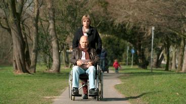 Paul Schaller mit seiner Frau Brigitte Schaller aus Köln. Er hat sich gegen ärztlichen Rat entschieden: Er will keine vierte Chemotherapie machen, sondern palliativ zu Hause versorgt werden.