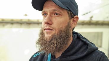 Bild: SWR Sven Lau in einem Zeltlager der Salafisten zwischen Düsseldorf und Wuppertal 2015.