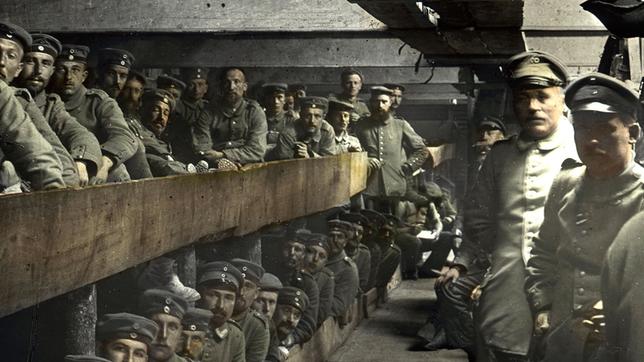 Bildquelle: SWR/LOOKSfilm/Museum Rostock Drangvolle Enge herrscht in den Unterkünften der einfachen Soldaten.