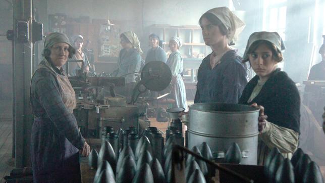 Bild: SWR/LOOKSfilm/Tobias Fritzsch In den Munitionsfabriken leiden die Frauen oft unter katastrophalen Arbeitsbedingungen.