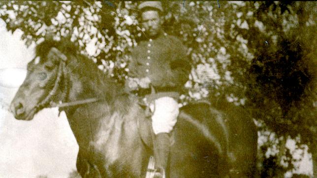 Bild: SWR/LOOKSfilm/Imperial War Museum Der junge französische Bauer Paul Pireaud ist während des Krieges von seiner Frau getrennt.