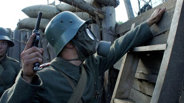 Bild: SWR/LOOKSfilm/Tobias Fritzsch Ernst Jünger (Jonas Friedrich Leonhardi) als Leutnant